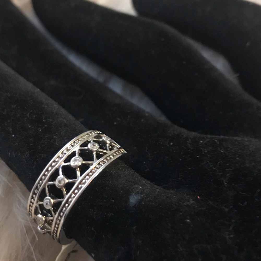Silver Ring with 6  CZ Stones size 6